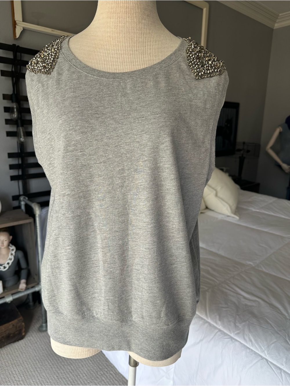 Forever 21 Sleeveless Top with Beaded Shoulder Detail size large - Picture 7 of 11